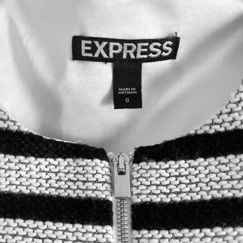 Express Black and White Tweed Pleated zipper front Dress with pockets!!! - Picture 3 of 17